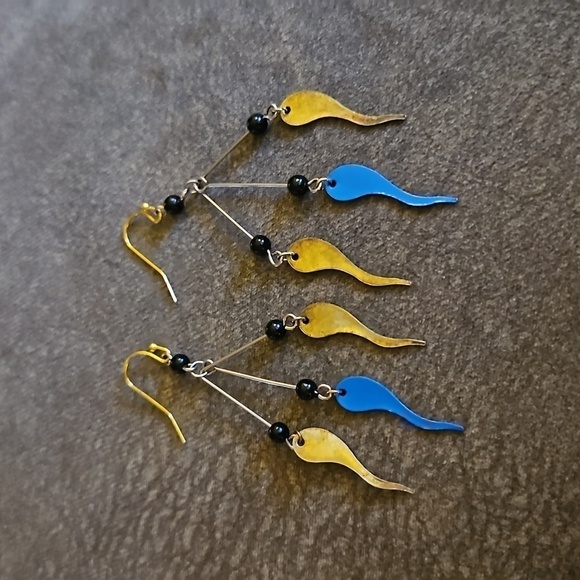 3/$30 VTG Funky Brass Spinner Dangle Hook Earrings - Picture 2 of 4